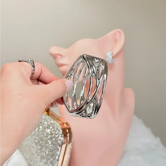 ⚜️ Silver Statement Cuff Bracelet - Picture 5 of 7